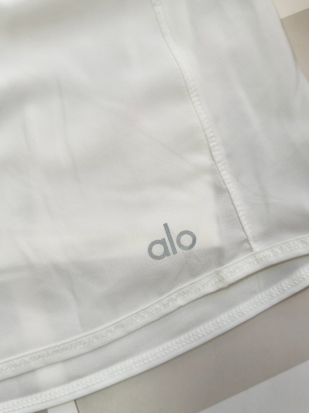 Alo Yoga White Match Point Skirt🤍 - Sporty, Tennis and Vacation Favorite🏄🏻 - Picture 3 of 9